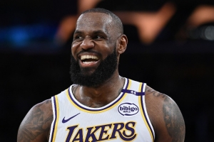 开云下载-名记：若骑士要交易回老詹 需裁员避第二土豪线&amp;牺牲核心轮换薪水