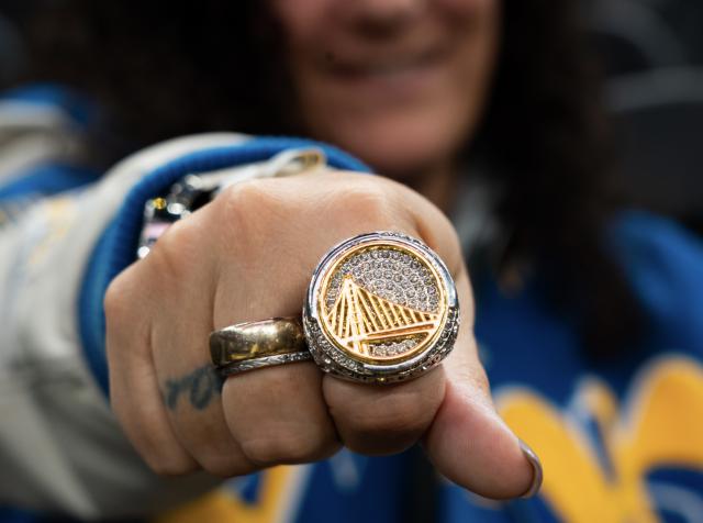 【现场】一枚戒指一场胜利 勇士球迷感受到家的温暖