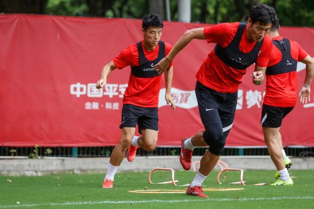 开云官网-海港训练课武磊巴尔加斯有默契 已具备出场状态